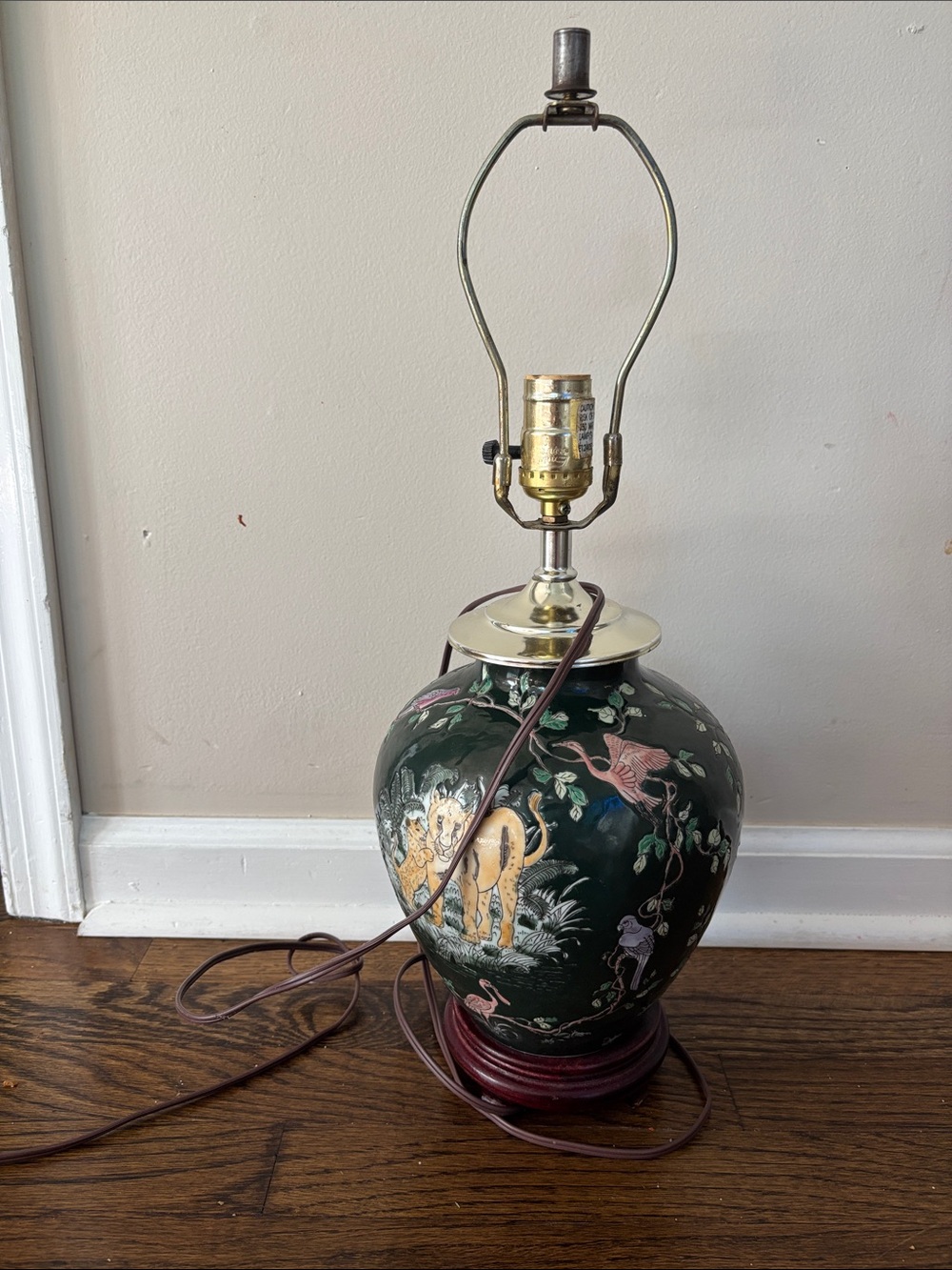 Decorative Green Asian-Style Ceramic Table Lamp - Elegant Floral & Animal Motif